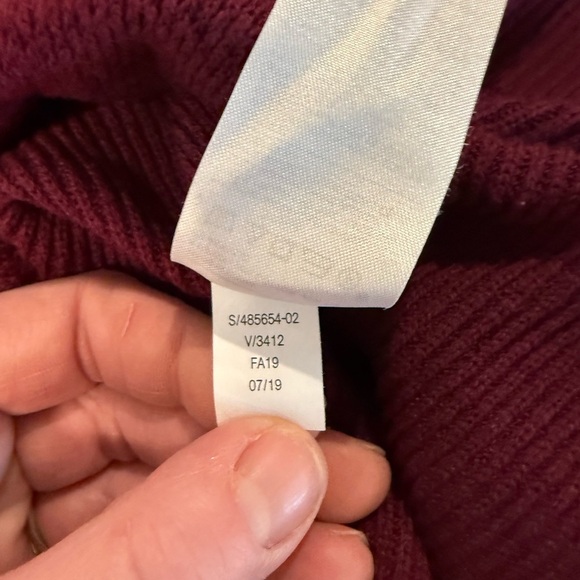 Banana Republic Knit Ribbed Sweater Plum Size Medium.  Style# 485654-02. - Picture 6 of 6